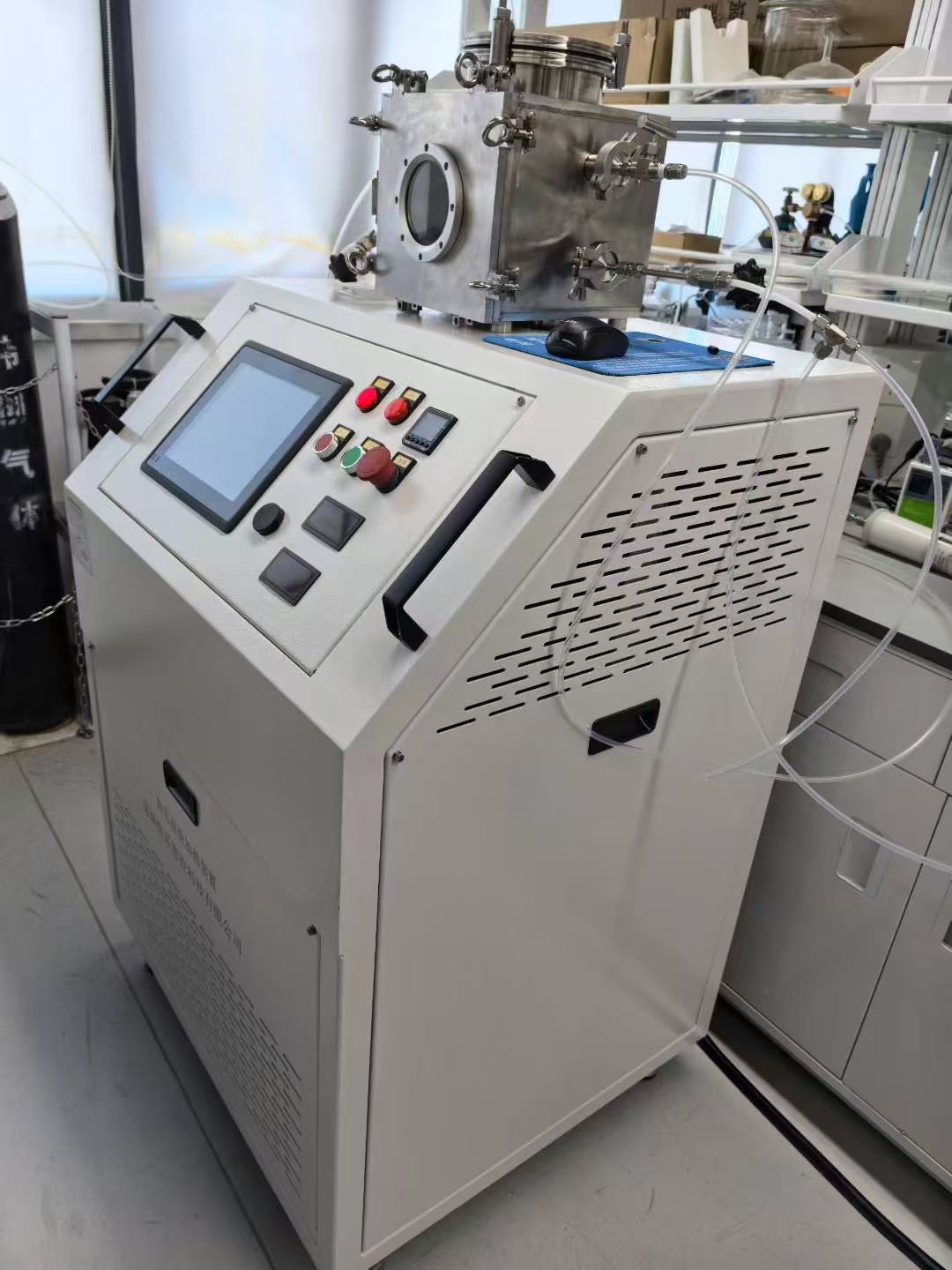 四川某大学，采购焦耳加热设备用于新材料科研团队，调试成功开机。